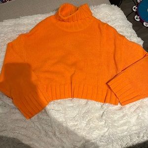 NWOT H&M Cropped Sweater